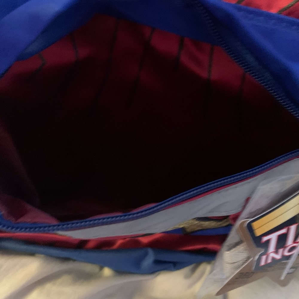 Wonder Woman Backpack - Picture 7 of 10